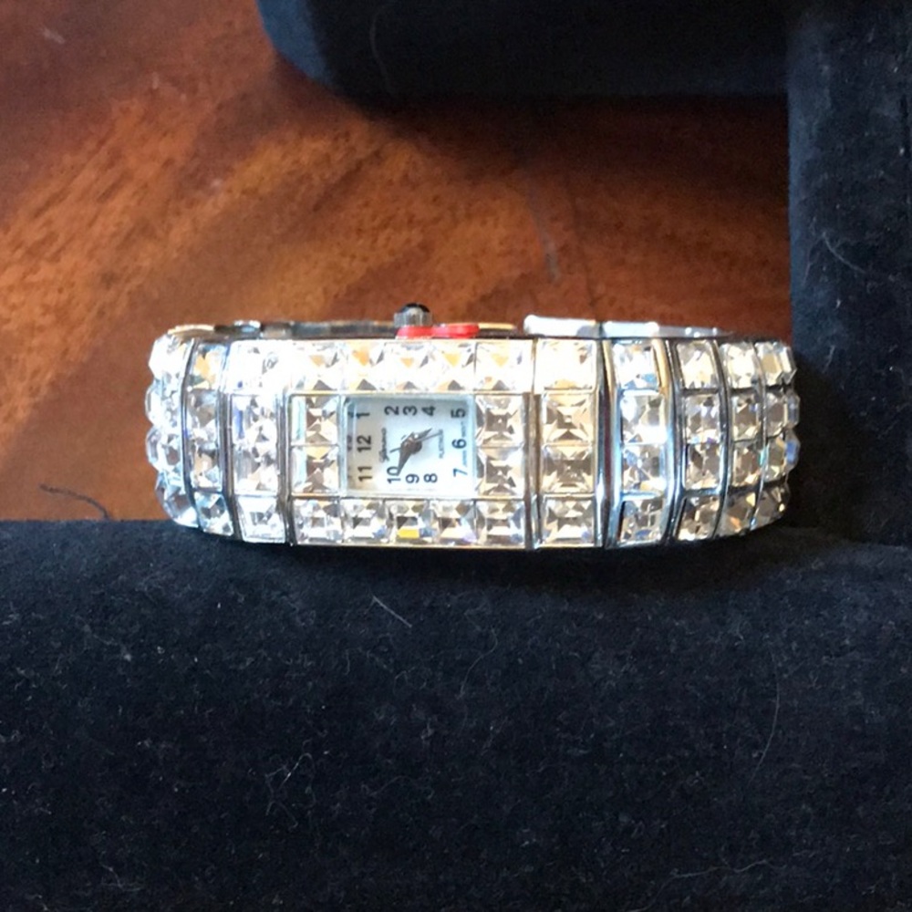 Watch with Sparkle - Picture 1 of 6